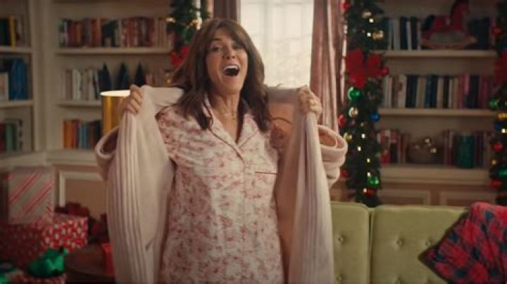 'SNL's Christmas Morning Skit Leaves Underappreciated Moms Feeling Seen