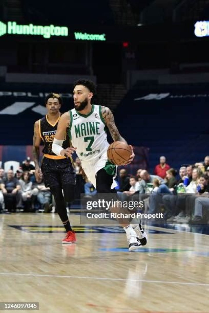 Denzel Valentine Bio: NBA & Awards [ 2023 Update]