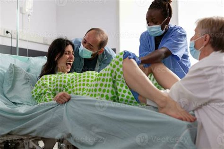 Jessa Duggar Recalls Giving Birth to Baby No. 3 on Her Family Room Couch