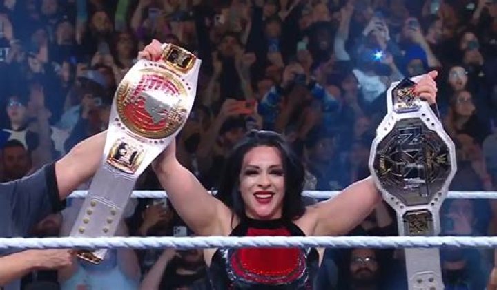 NovaVibe | Who is Stephanie Hawk?