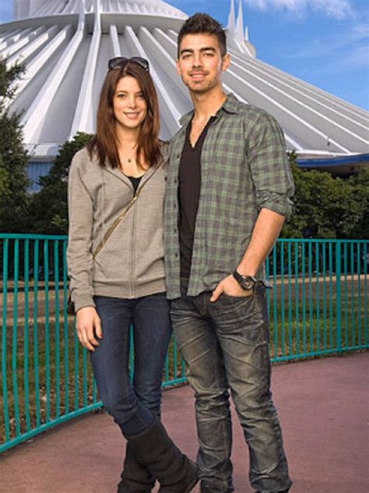 Uncovering The Inside Story Of Ashley Greene And Joe Jonas' Relationship