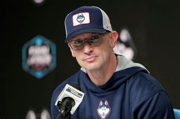 VlogJam | Andy Hurley Biography