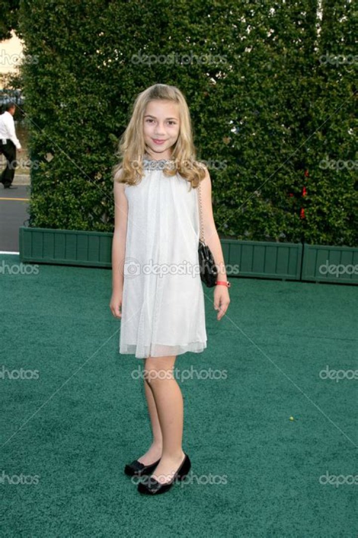 VlogJam | Emily Rose Everhard Biography