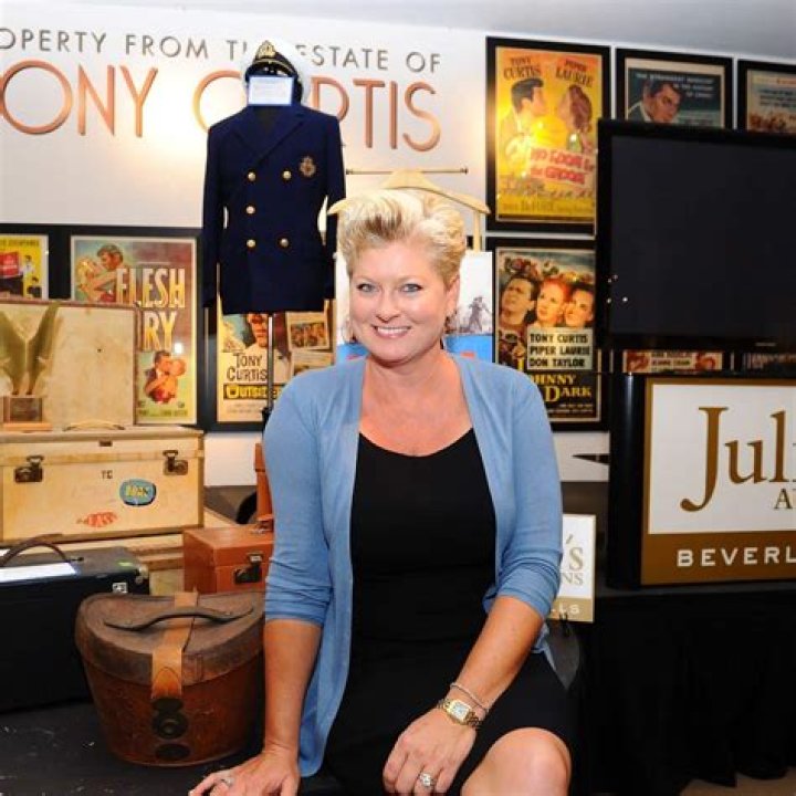 VlogJam | Jill Vandenberg Curtis Net Worth