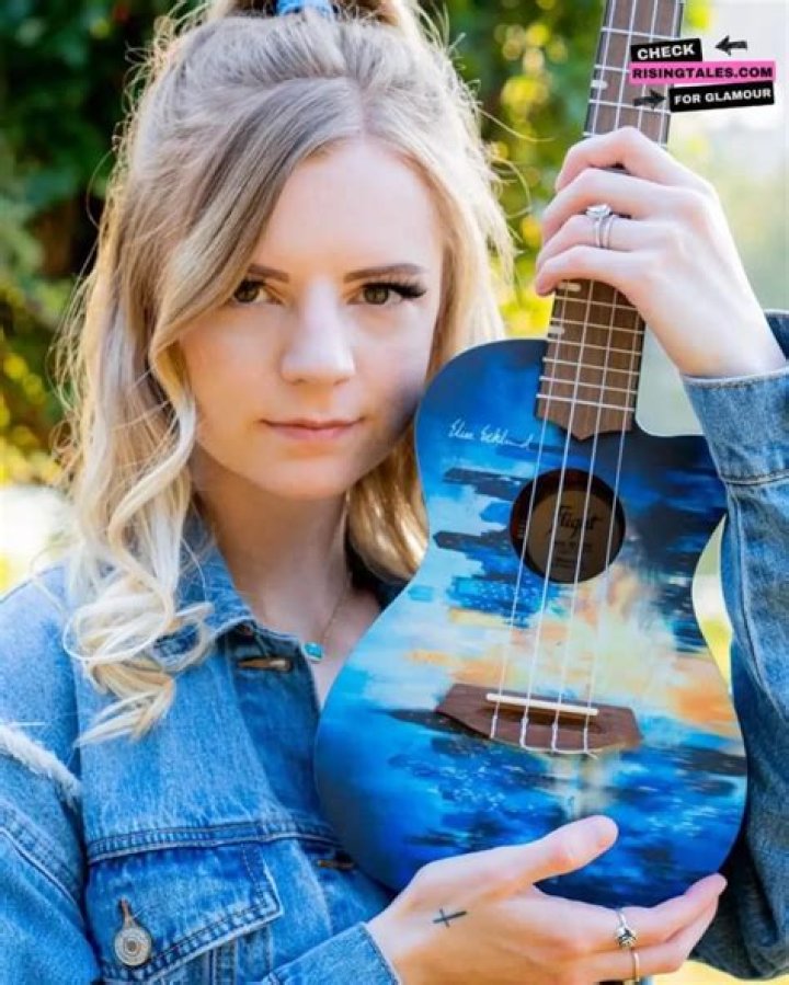 VlogJam | Kimberly Elise Biography